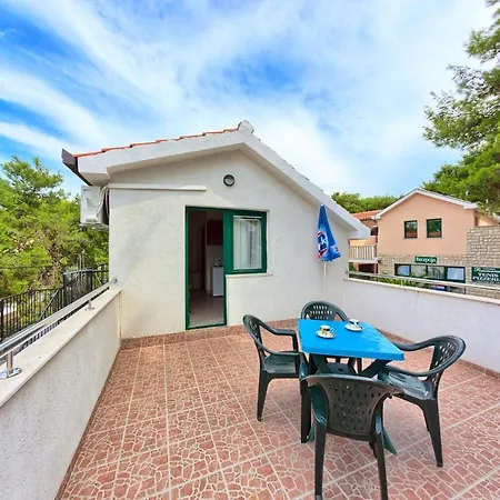 Apartment By The Sea Rogoznica - 3301